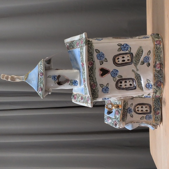 Vintage Blue Sky Wedding Chapel 2001 - Picture 4 of 14